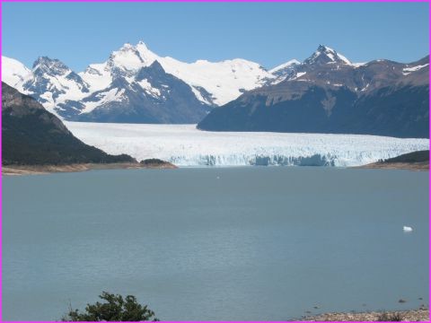 Le glacier Perito Moreno, prs de Calafate, vu de loin
