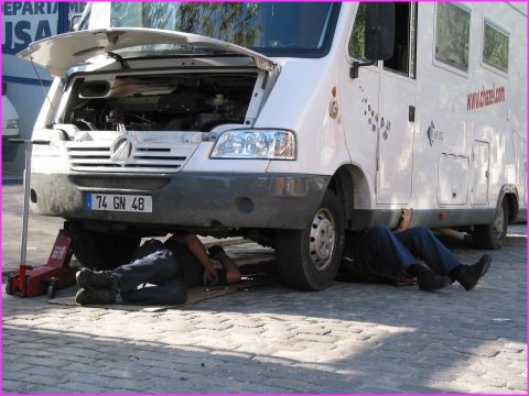 Prosper chez le docteur ... heu non, le garagiste (mais il est trop grand : on ne peut rparer que dans la rue