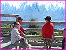 Devant le glacier avec Eric et Michle, eux aussi grands voyageurs devant l'ternel !