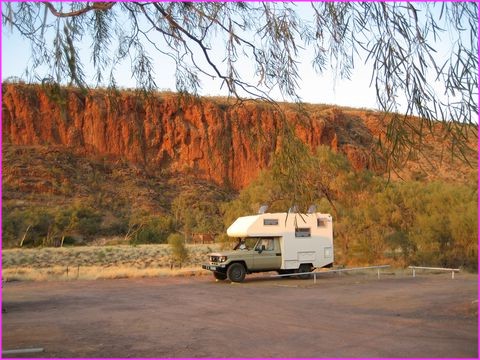 De belles falaises � Glen Helen Gorge