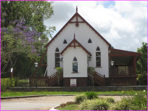 Ici moins d'�glises qu'au Mexique. Alors on en a pris une en photo d�s qu'on l'a vue !