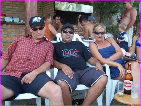 La Mafia ? Non, simplement J�rgen, Michael et Ineusa, un beau dimanche a bord de l'eau, ...... lalalala, lalalala 