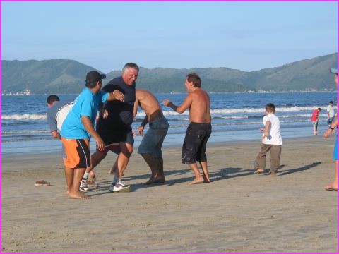 Partie de foot sur la plage : du Ronaldo et du Zidane � gogo