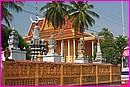 Beau Temple reconstruit aprs les dmolitions systmatiques