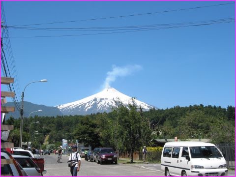 le volcan Villarrica  Pucon : il fume ... et a peut tre dangereux pour la sant, s'il se rveille 