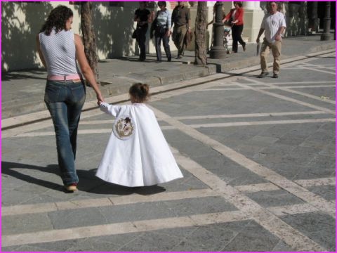 S�ville : procession ==> m�me petit on y va !!