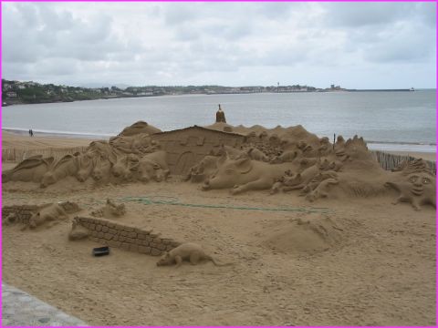 Sculture de sable sur la plage de St Jean de Luz