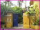 De belles portes dans les recoins de Pondichery témoignent d'une richesse passée ou encore existante