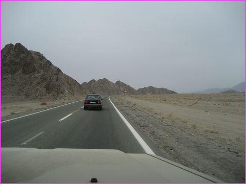 La traverse sous escorte (zone rpute dangereuse) du Balouchistan Iranien