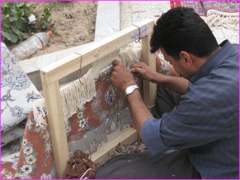 Travail de restauration de tapis perc�. Euh !  Persan. (bon je le referai plus c'est promis)