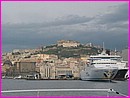 Vue gnrale de Naples depuis le ferry arrivant de Sorrento
