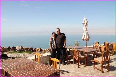 Au fond, la Mer Morte, prise ici depuis le Dead Sea Panoramic Complex