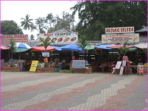 Des devanures de restaurants de plage trs colores ...