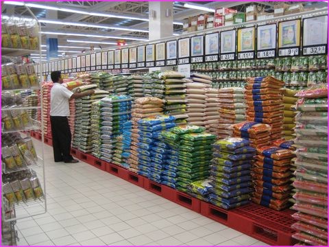Impressionnant rayon de riz, ou quantit et varit se cumulent allgrement, chez Carrefour  Klang