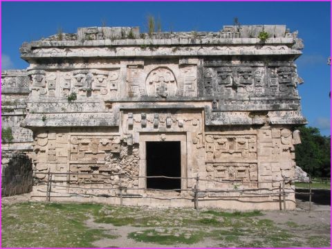 Une autre belle pice de Chichen Itza : annexe du temple des nonnes