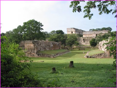 Un beau coin du site d'Uxmal