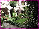 Un des patios d'un ancien couvent devenu ... htel de luxe (Le Camino Real)  Oaxaca