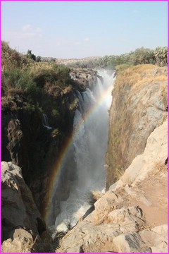 Quelle belle chute � Epupa, et en plus avec l'Arc en Ciel !