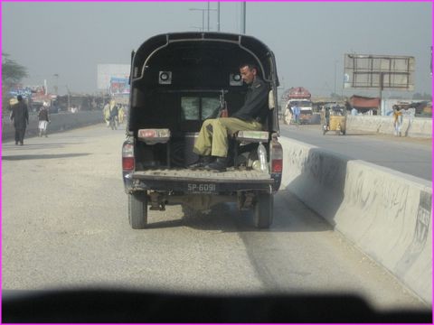 Une escorte s�rieuse !