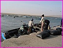 Arrive des pcheurs  la playa de Lagunillas, au Parc National de Paracas