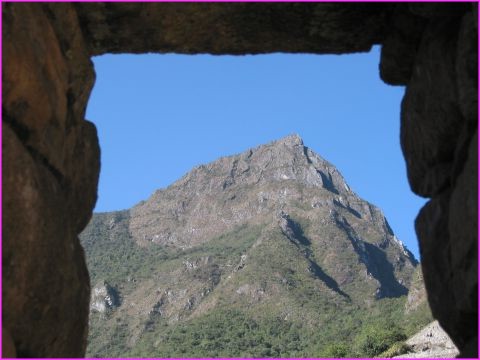 ... vue du mont Machu Picchu depuis le site