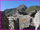 ... en parcourant le site : au fond le mont Machu Picchu