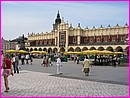 La grande place de Cracovie avec la halle aux draps
