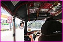 Le transport en Tuck Tuck (ou Tuk Tuk) : sportif ! (remarquez le masque du chauffeur pour la polution)