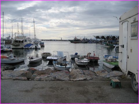 Un autre bivouac bord de l'eau, ici  le port de Kelibia