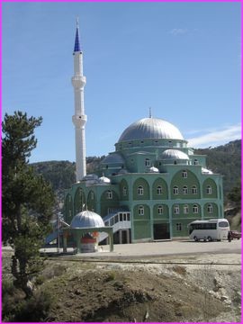 Les mosqu�es sont imposantes mais pas vraiment belles. En tout cas nombreuses.