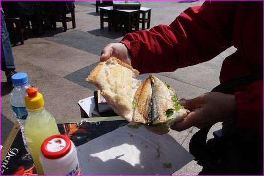 Et le bon sandwich au maquereau grill� !