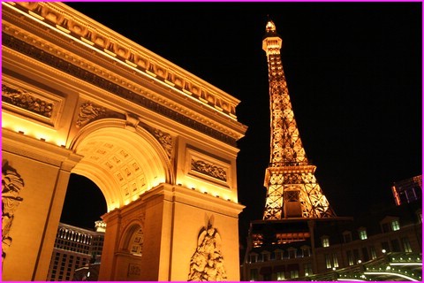 Paris ou pas Paris : encore Pas, c'est le fameux htel casino Paris Las Vegas. On s'y croirait ... chez nous